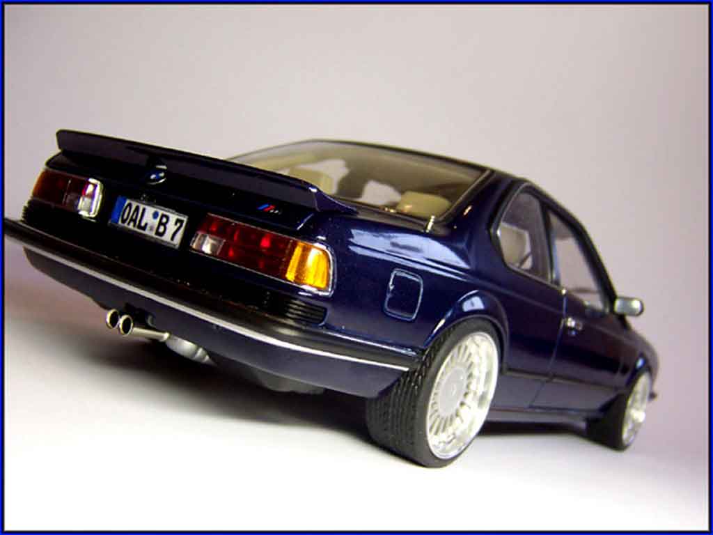 Voiture miniature au 1/18: rare BMW 628 CSI E24 bleue de MCG, neuve en  boîte