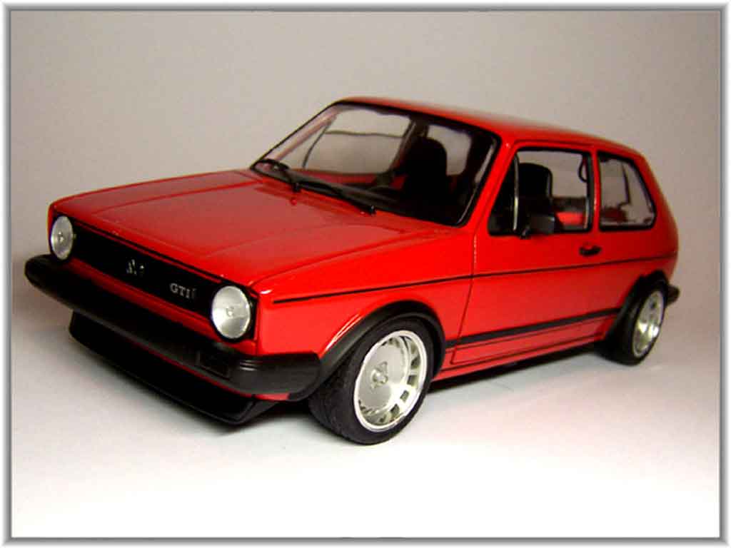 Volkswagen Golf GTI rouge en horloge miniature